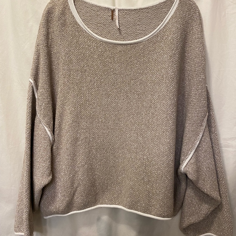 Free People Top. Wide Sleeves.